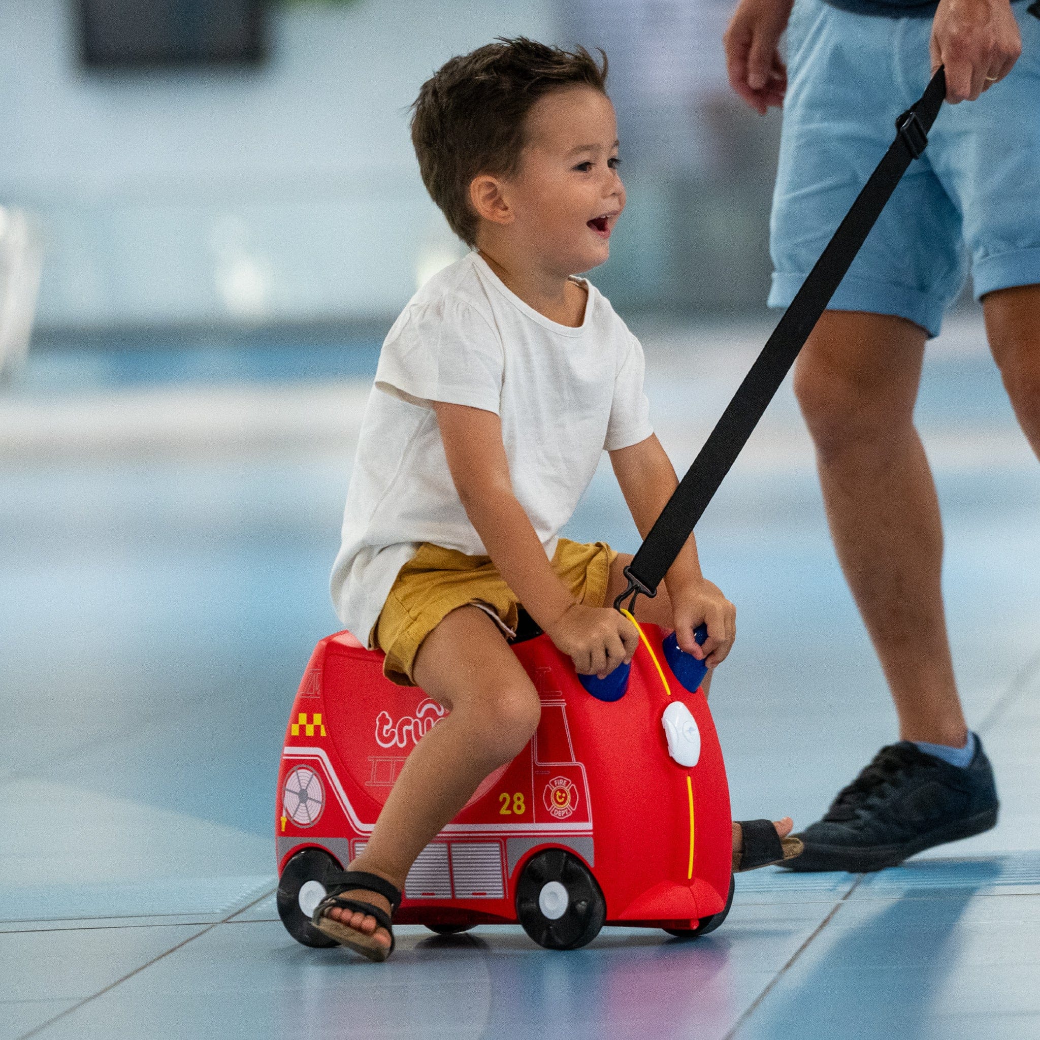 Frank the Fire Truck Trunki Kids Ride On Suitcase Fun